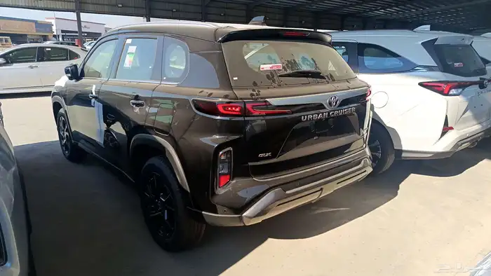 تويوتا اوربان 2026 3