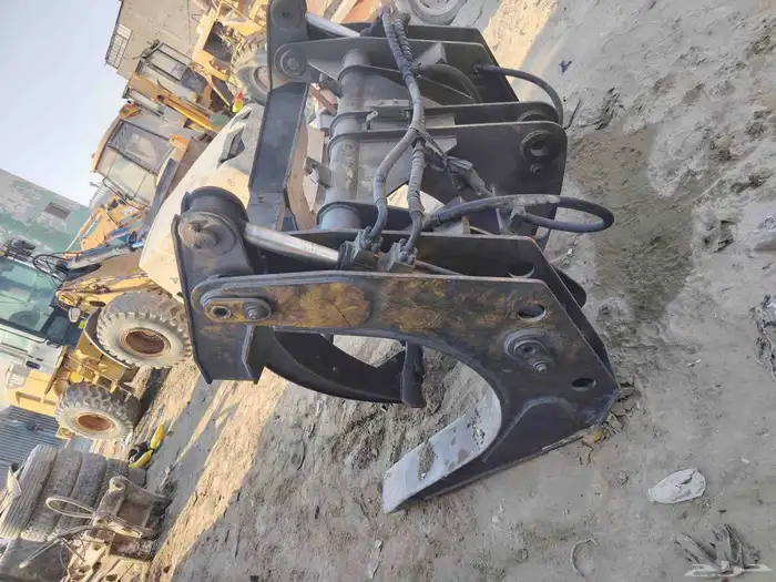 كماشة تركب على شيول 1