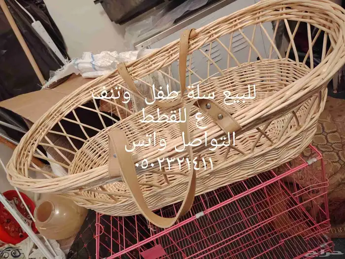 سلة طفل او قطة ودراجة زينة ومركنين زجاج ولوحات للبيع 8