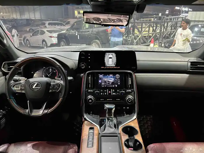 لكزس LX600 BB فل كامل 2025 عداد 34 الف كيلو 11