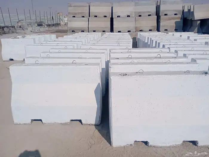 حواجز خرسانية نيوجرسي سفتي مصدات قواعد انارة مناهل 3