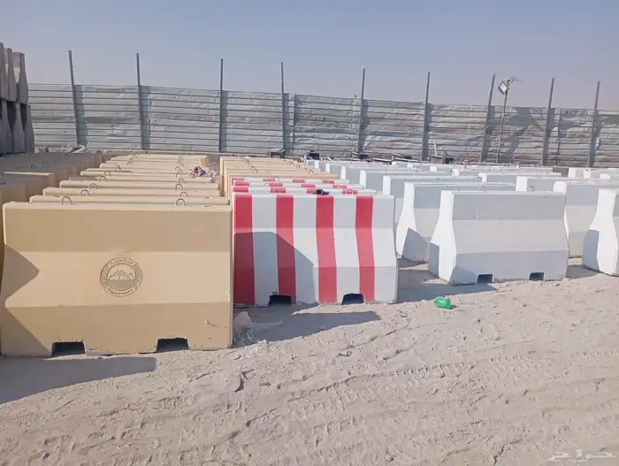 حواجز خرسانية نيوجرسي سفتي مصدات قواعد انارة مناهل 1