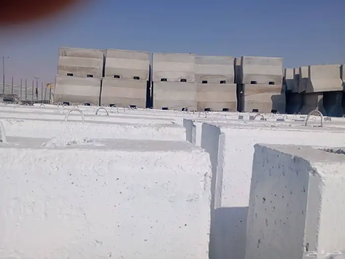 حواجز خرسانية نيوجرسي سفتي مصدات قواعد انارة مناهل 6