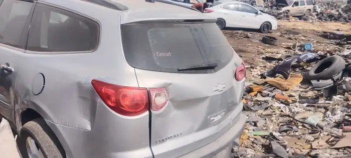 اسطب خلفي ركن يسار ترافيرس 2009 اصلي 0