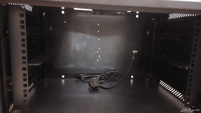 خزانة شبكة جدارية Hi-Tech T-CAB-6UB 6U بحالة ممتازة 1