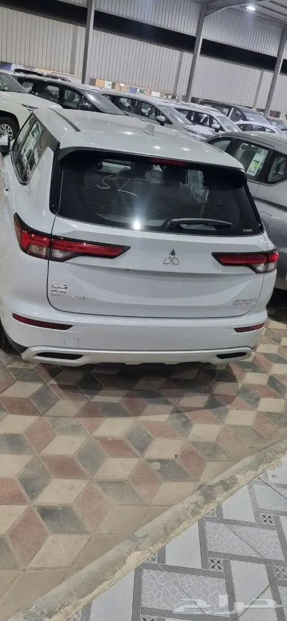 ميتسوبيشي اوتلاندر ستاندر 2025 1