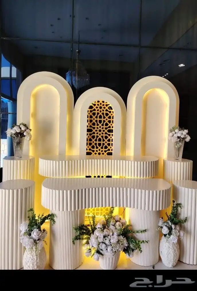 تاجير طاولات طعام مع كراسي شفاف او ريفي او كراسي ملبس طاولات 8