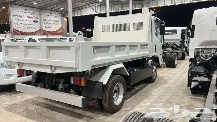 ايسوزو قلاب 3 طن 5 طن 2025 يابانى 2