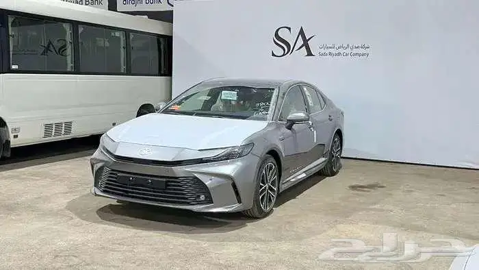تويوتا كامري LE هايبرد 2025 نقدا وتقسيط 0