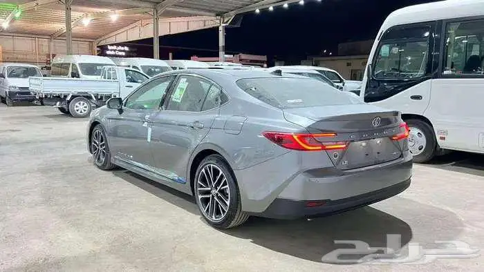 تويوتا كامري LE هايبرد 2025 نقدا وتقسيط 4