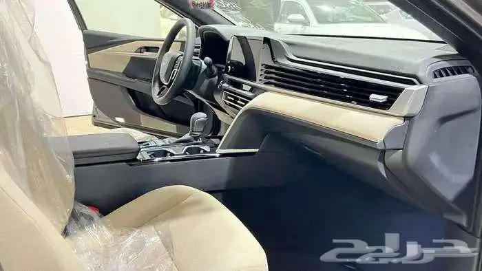 تويوتا كامري LE هايبرد 2025 نقدا وتقسيط 7