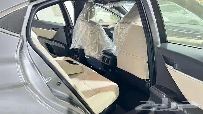 تويوتا كامري LE هايبرد 2025 نقدا وتقسيط 9