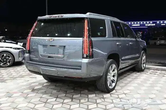 كاديلاك اسكاليد 2018 فل كامل سعودي 5