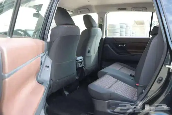 اينوفا موديل 2024 بنزين حبه فقط لون اسود 10