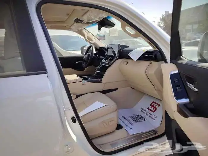 لاند كروزر GXRL4 الموديل2025 3
