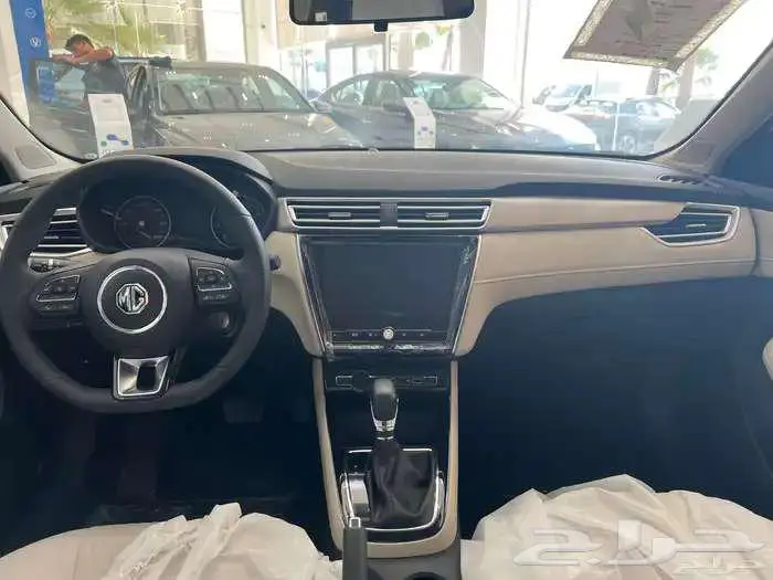 ام جي5 ستاندر 2025 4