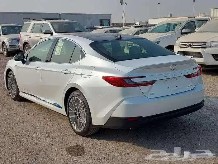 تويوتا كامري LE هايبرد 2025 3