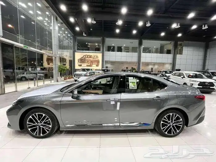 تويوتا كامري LE هايبرد 2025 4