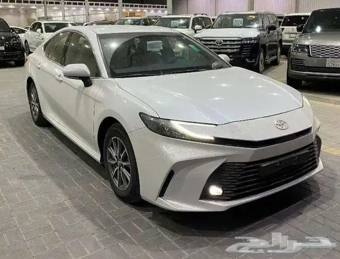 تويوتا كامري مديل 2025 الون ابيض فئة E استاندر سعودي 5