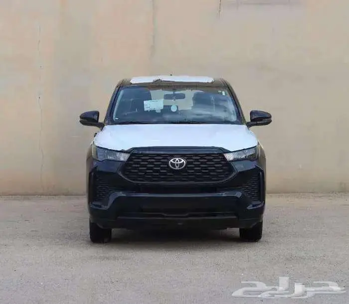 اينوفا موديل 2024 بنزين حبه فقط لون اسود 3