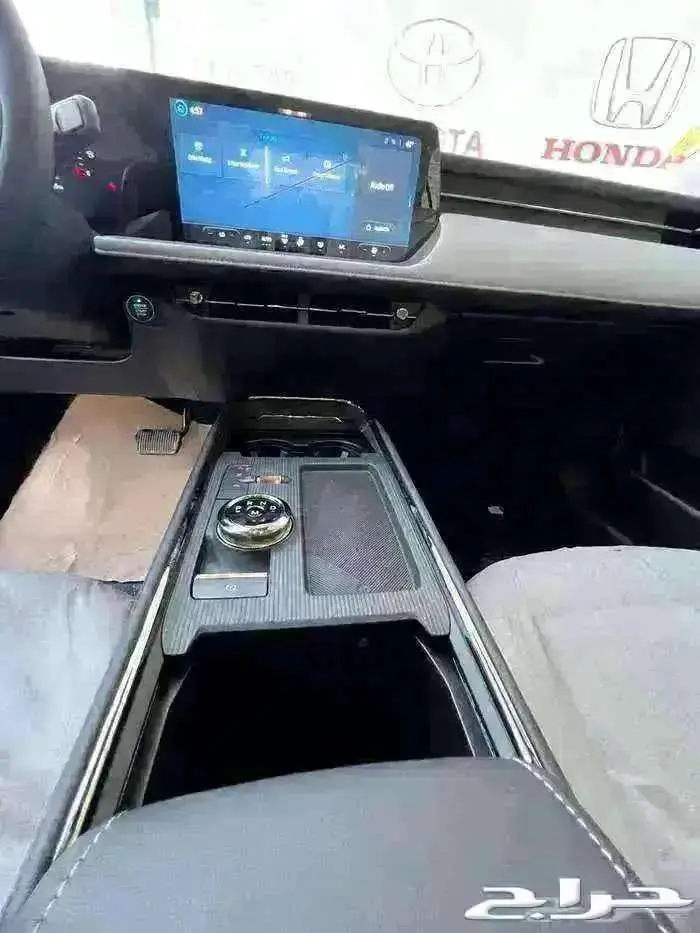 فورد تورس امبيانتي 2025 13