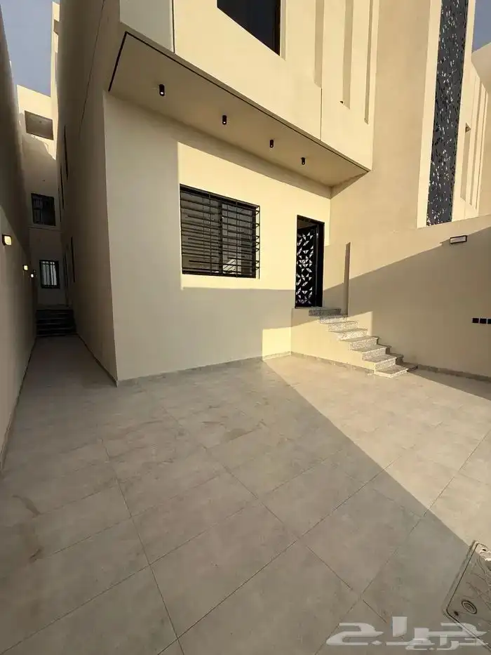 للبيع شقق ارضيه وارواف علويه تشطيب vipبحي الوسام 1