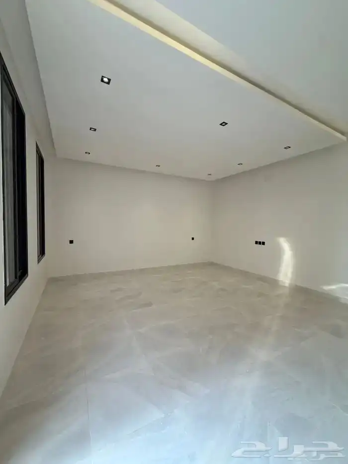 للبيع شقق ارضيه وارواف علويه تشطيب vipبحي الوسام 35