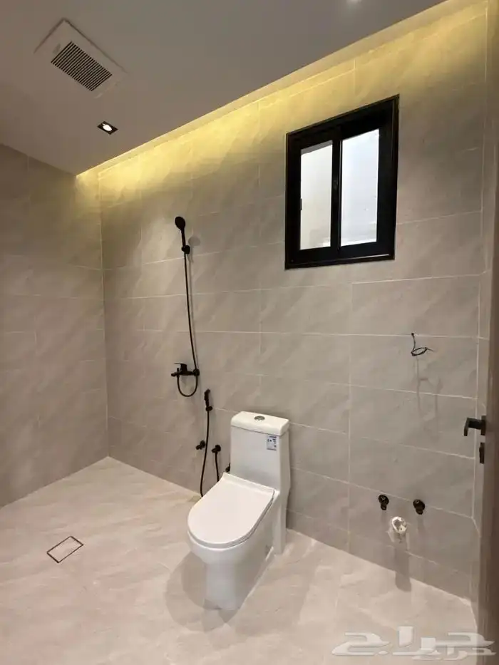 للبيع شقق ارضيه وارواف علويه تشطيب vipبحي الوسام 38