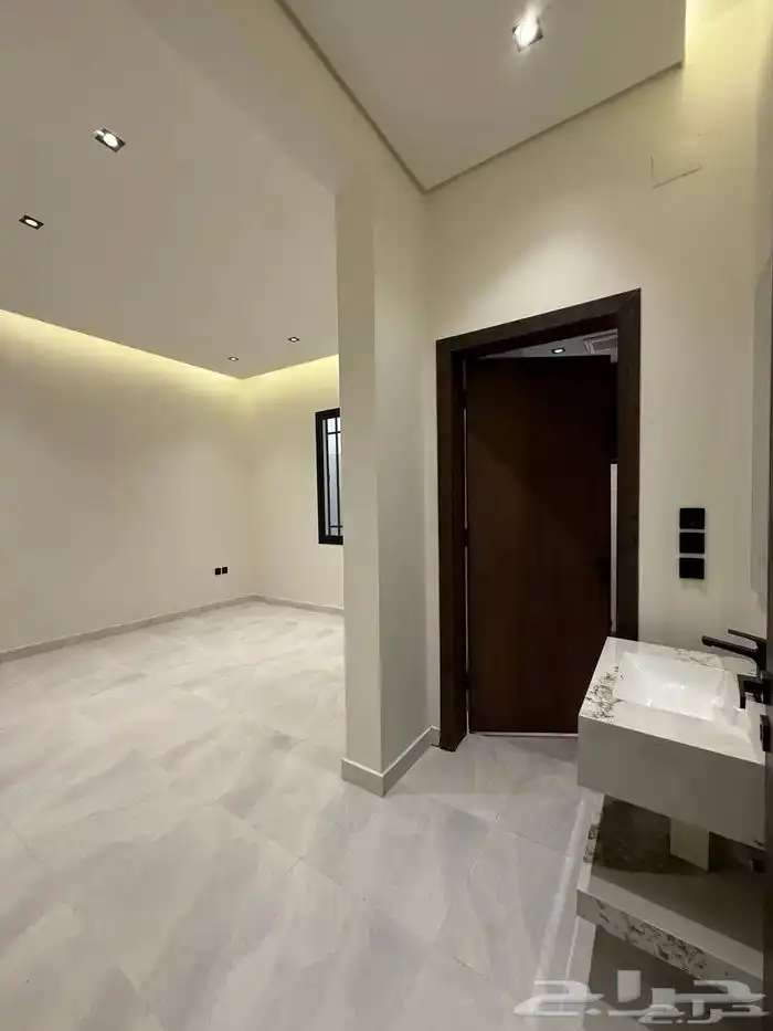 للبيع شقق ارضيه وارواف علويه تشطيب vipبحي الوسام 16