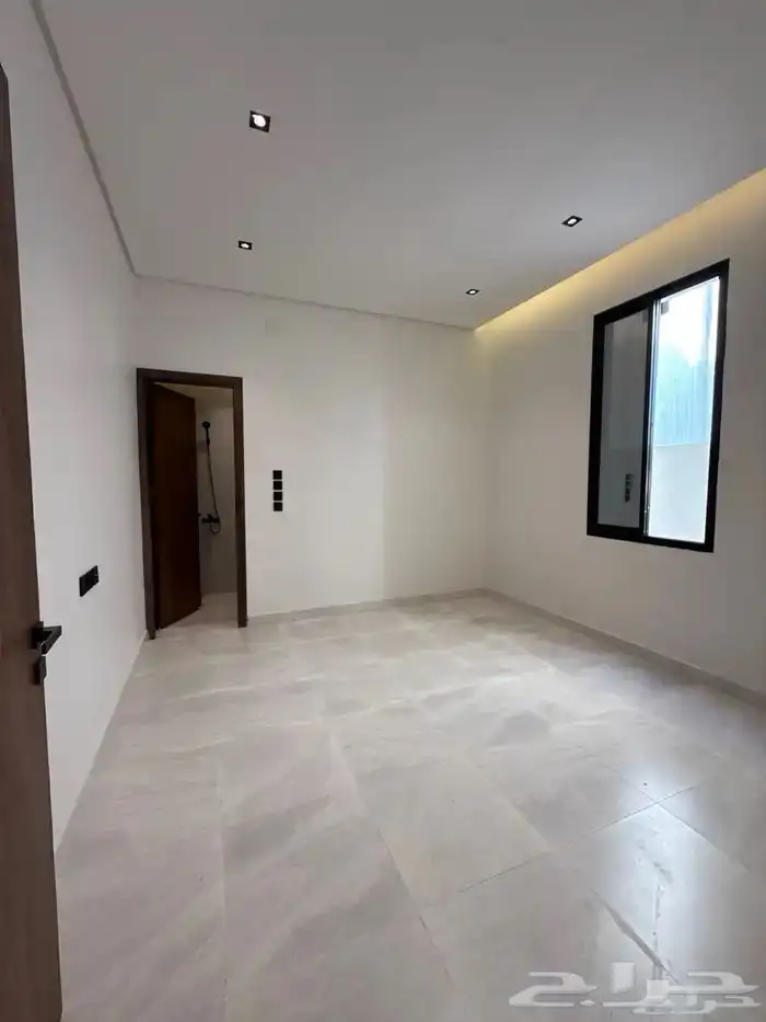 للبيع شقق ارضيه وارواف علويه تشطيب vipبحي الوسام 40