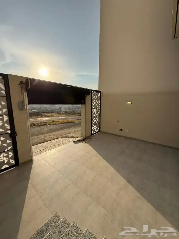 للبيع شقق ارضيه وارواف علويه تشطيب vipبحي الوسام 2