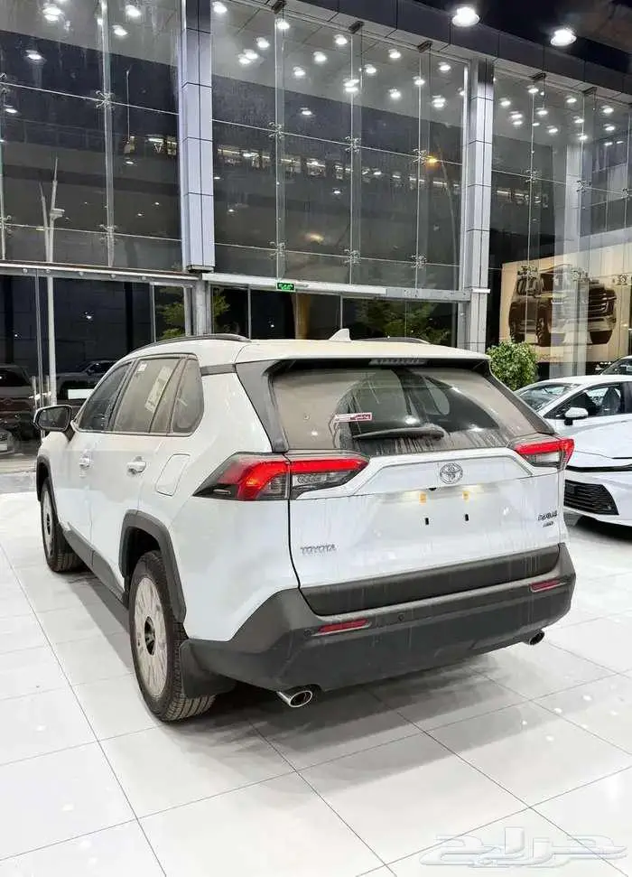 تويوتا راف فور نص فل فتحة سقف 2025 3