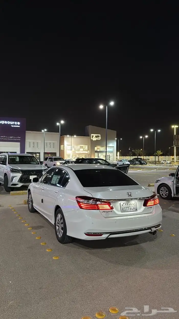 للبيع هوندا اكورد 2017 10