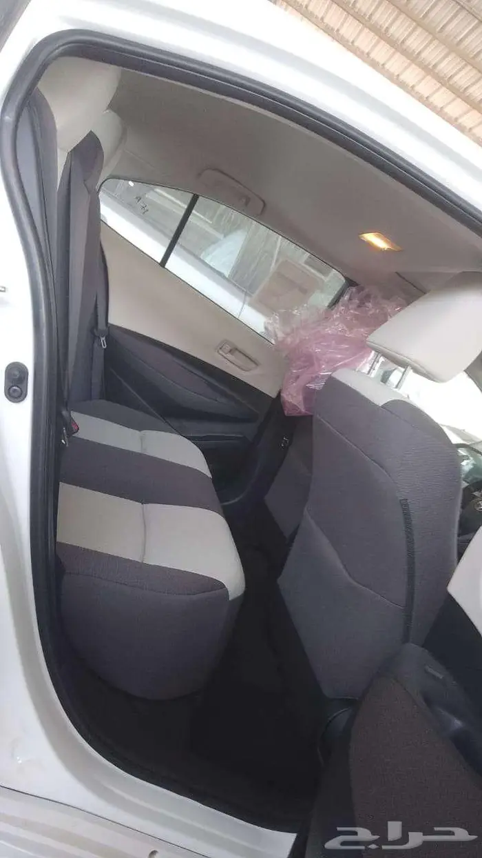 تويوتا كورولا 2025 XLI جنوط فتحة سقف ابيض 2000cc 5