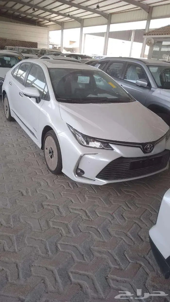 تويوتا كورولا 2025 XLI جنوط فتحة سقف ابيض 2000cc 0