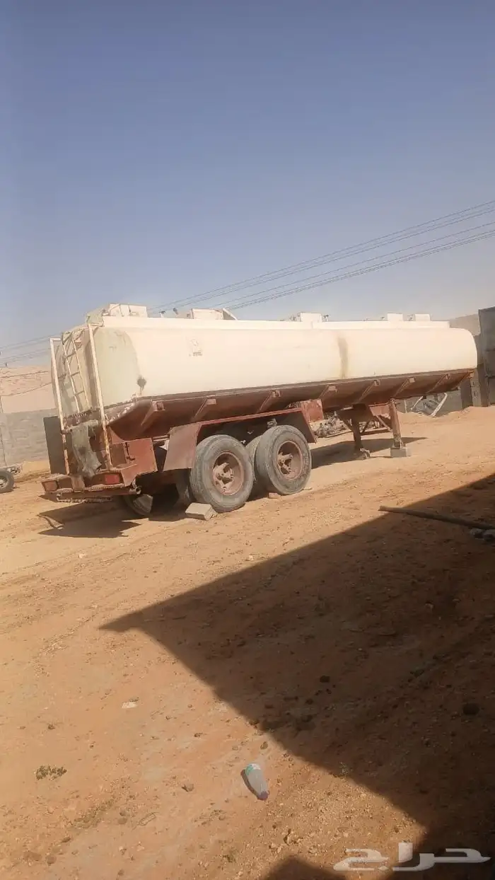 تانكر ماء نضيف خالي من الكسور والصدا للبيع 1