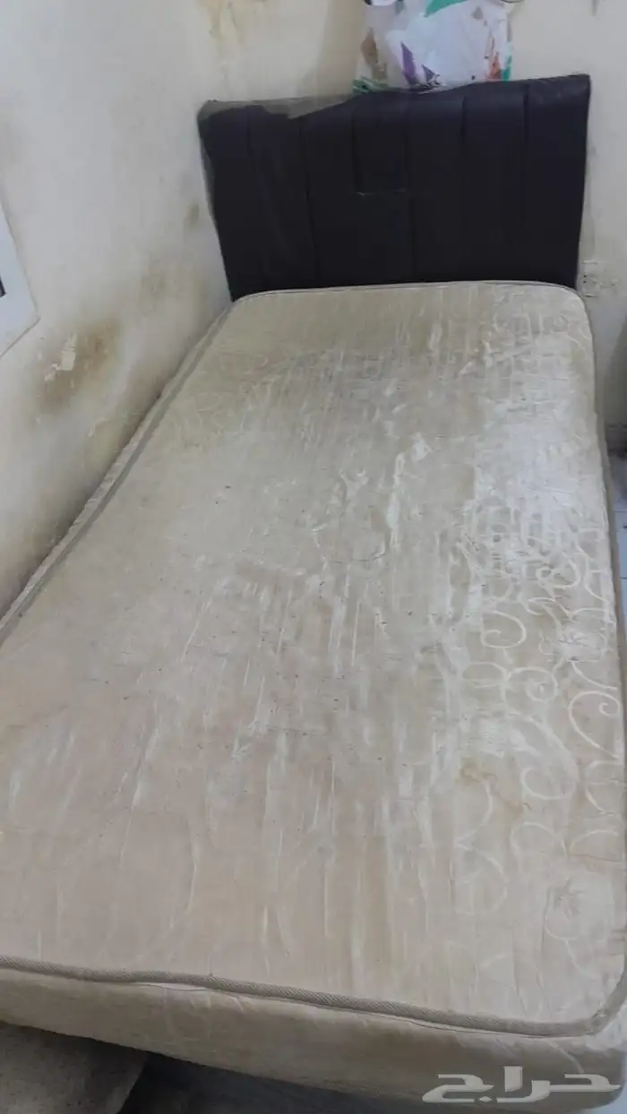 دولاب وسرير نفر ونص للبيع 1