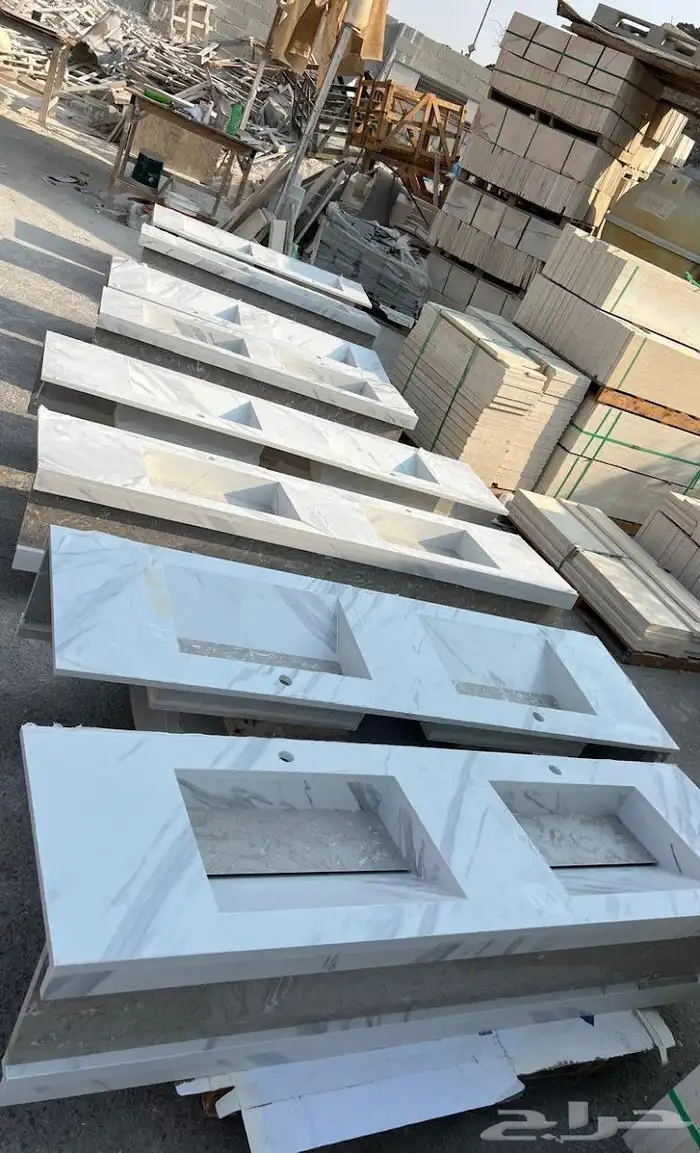 ونفصل لك طاولات مكاتب وطاولات طعام ومغاسل ومطابخ حسب الطلب 0