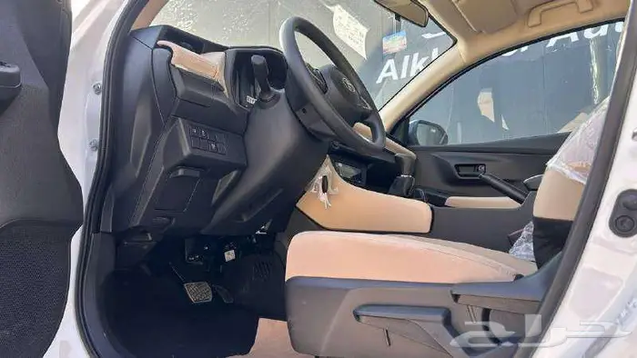 تويوتا يارس y ستاندر 2026 لدى شركة عبدالمجيد الخضر 9