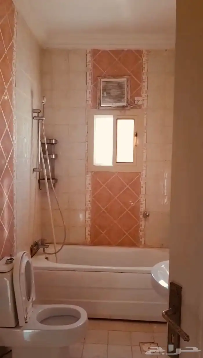 شقه للايجار حي السلامه 5