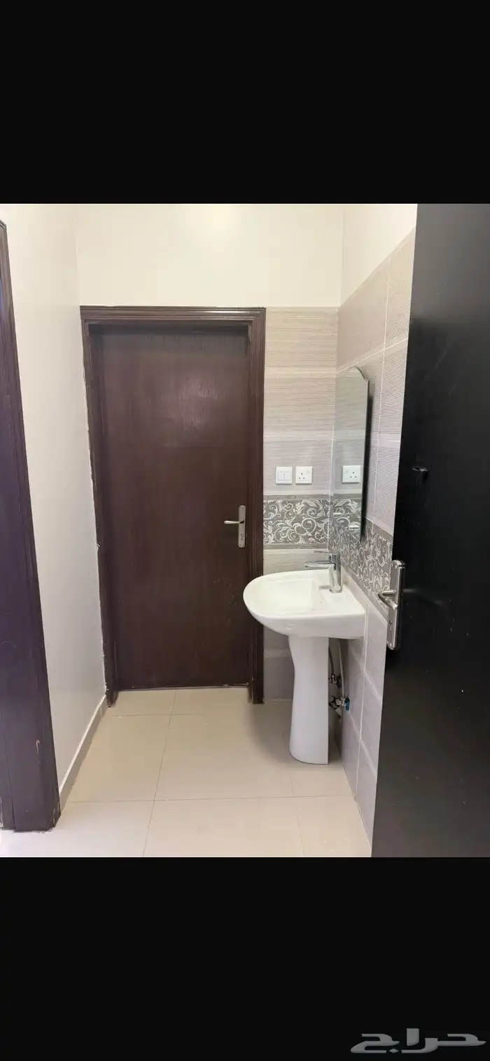 شقه للإيجار حي القادسيه 5