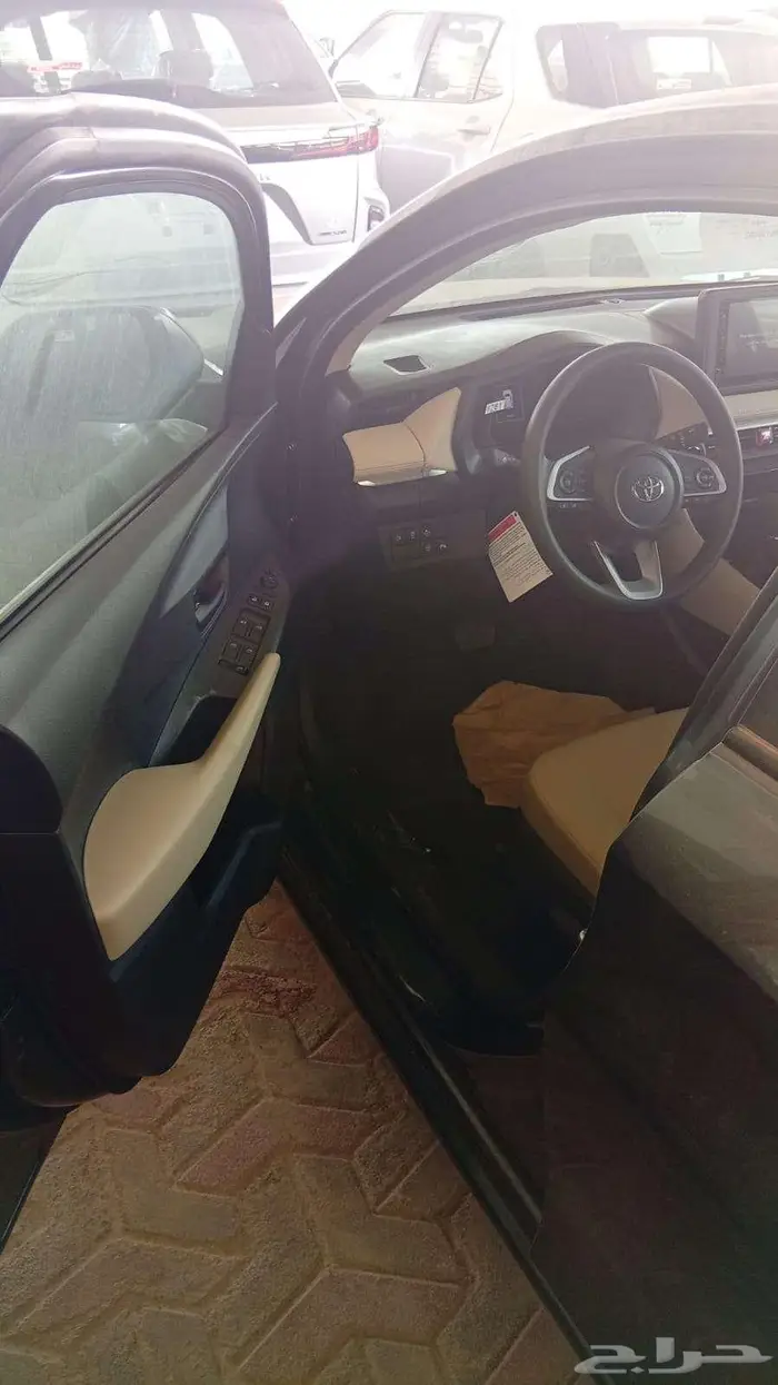 تويوتا يارس y.plus نص فل 2026 رمادى وفضى 7