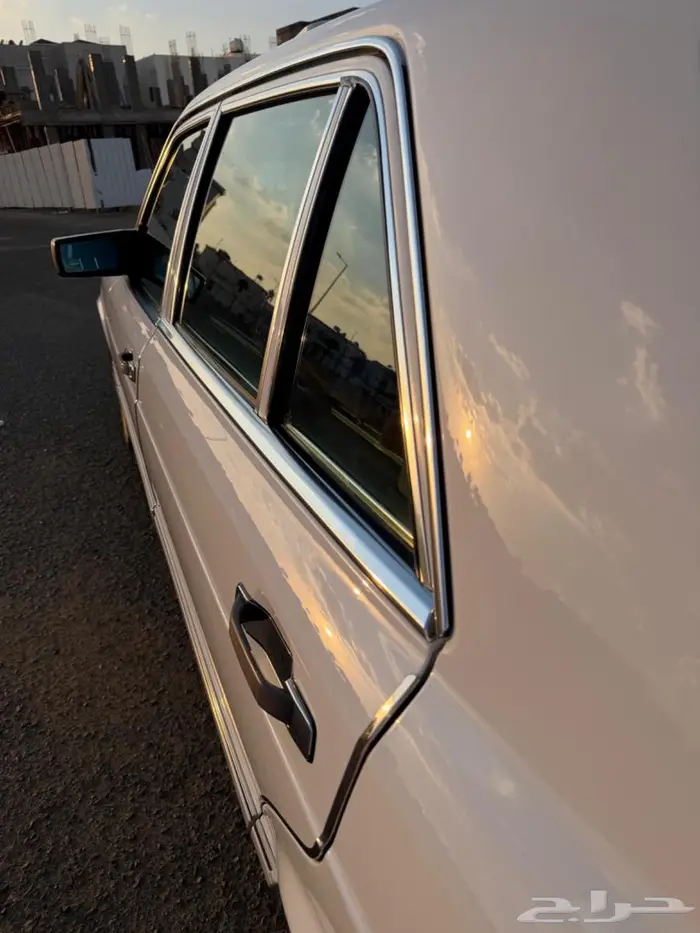 مرسيدس بنز 560 مخزن 8