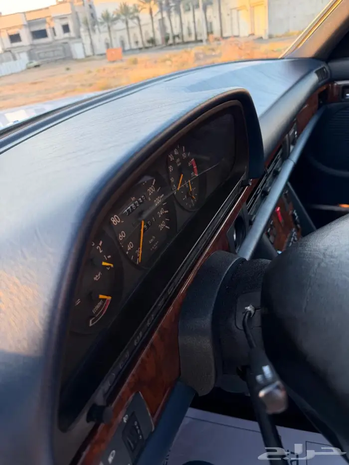 مرسيدس بنز 560 مخزن 19