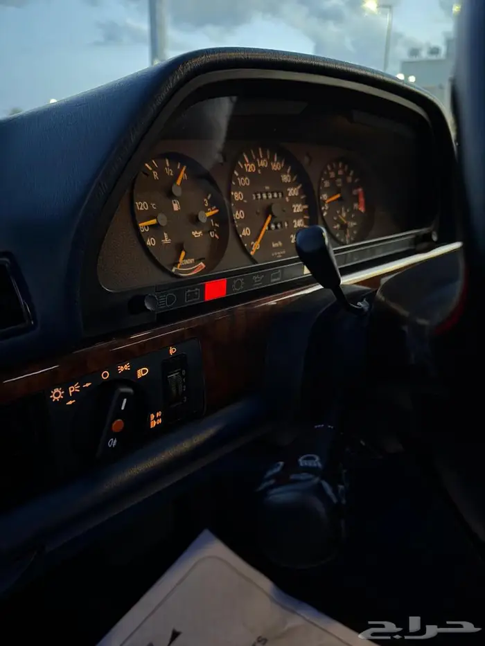 مرسيدس بنز 560 مخزن 33