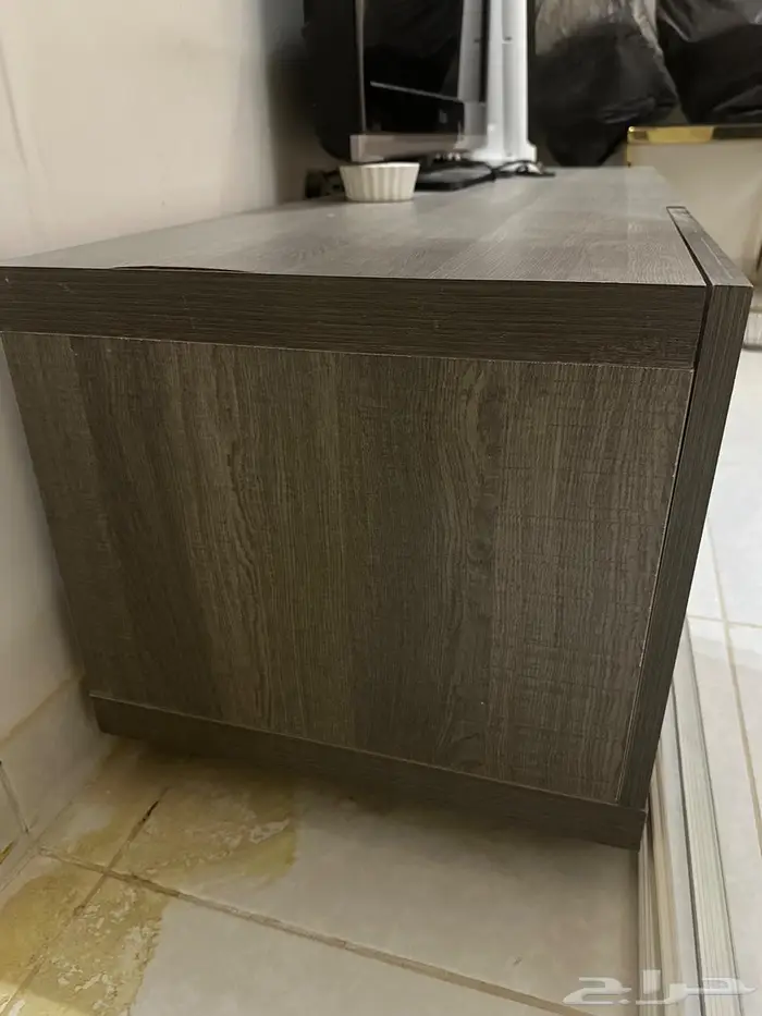 طاولة تلفزيون فخمه مع تلفزيون 2