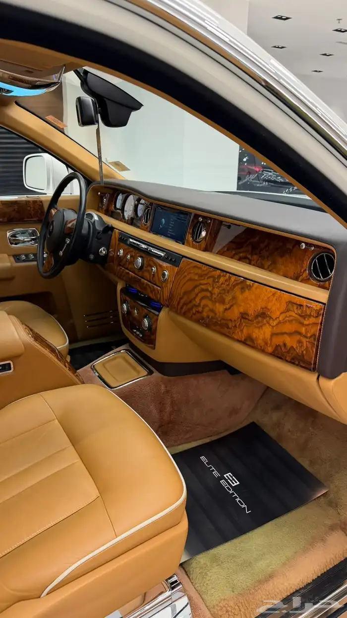 Rolls Royce phantom 2011 مخزن 7