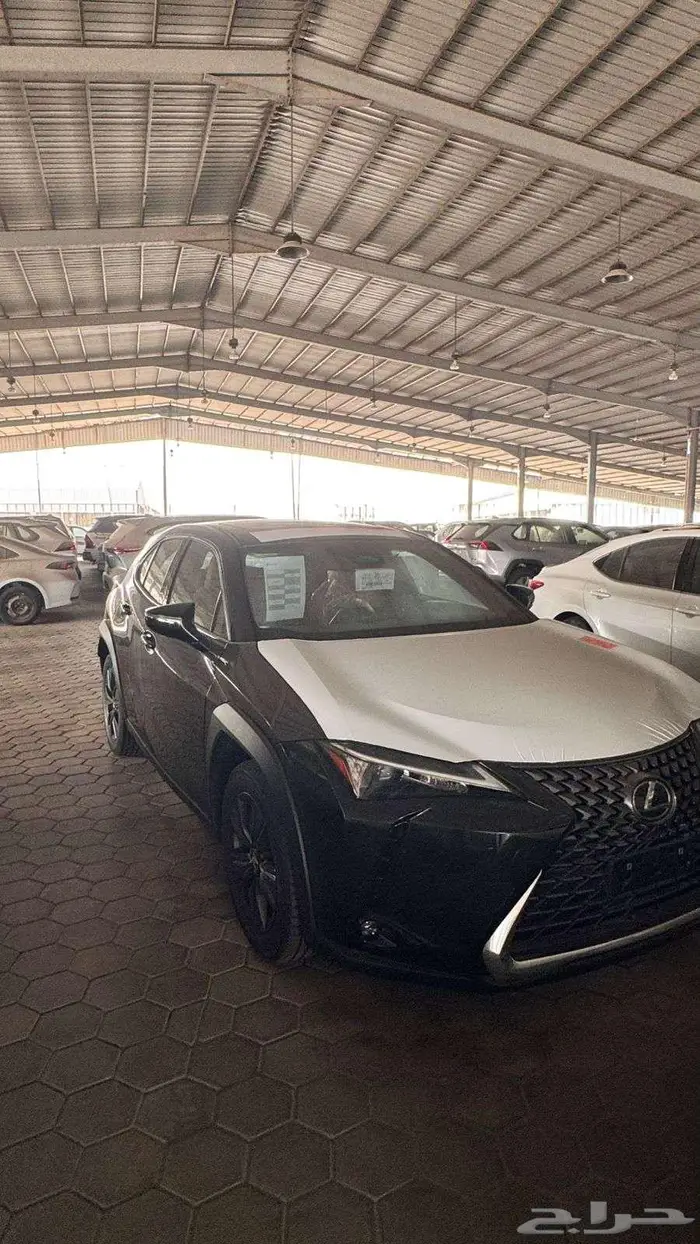 لكزس ux300 هايبرد موديل 2024 3