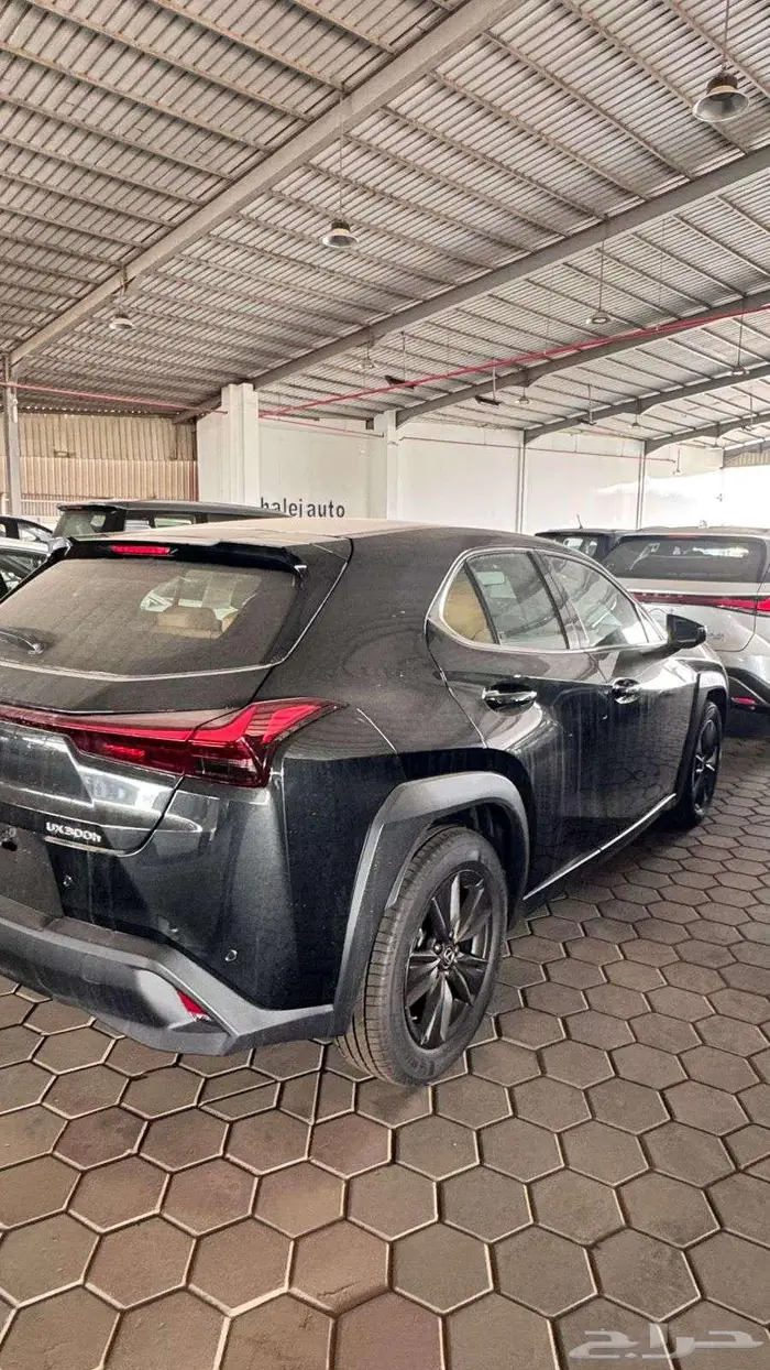 لكزس ux300 هايبرد موديل 2024 1