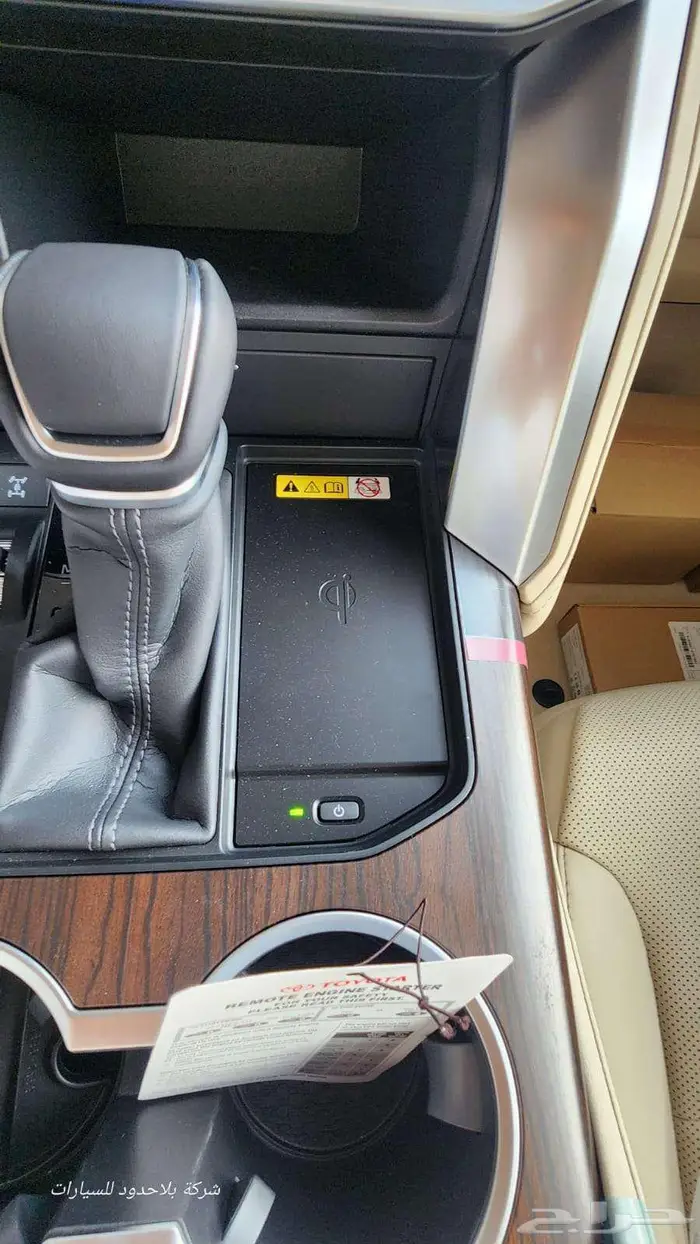 تويوتا لاندكروزر L4 بنزين ابيض 2025 15